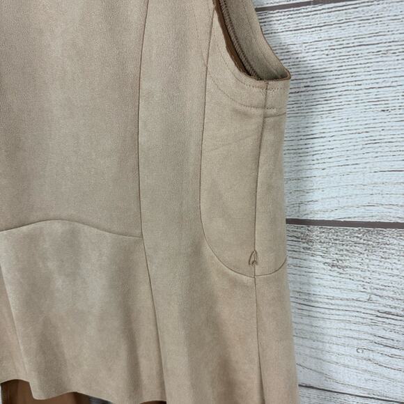 BLVD Women's Faux Suede Tan Sleeveless Fall Vest Size Small/Medium - Picture 9 of 9